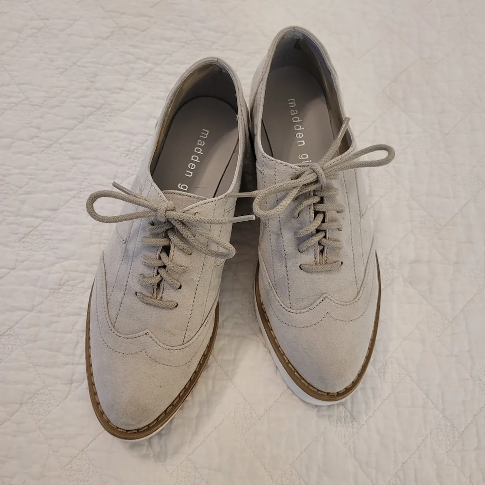 Madden Girl 'Andria' platform wing tip lace-up grey white tan size 6M